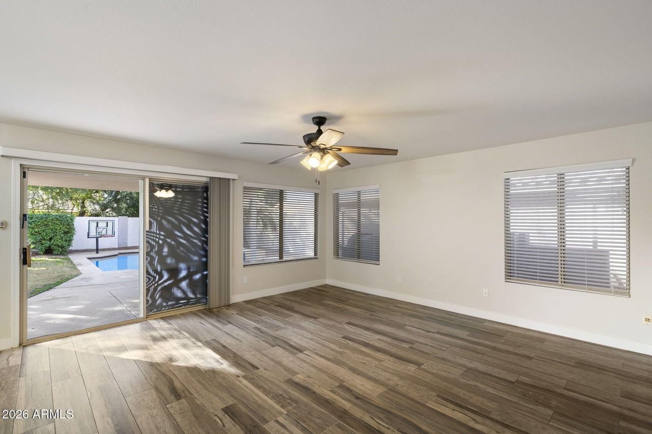 1883 W Falcon Dr - Photo 5 of 30