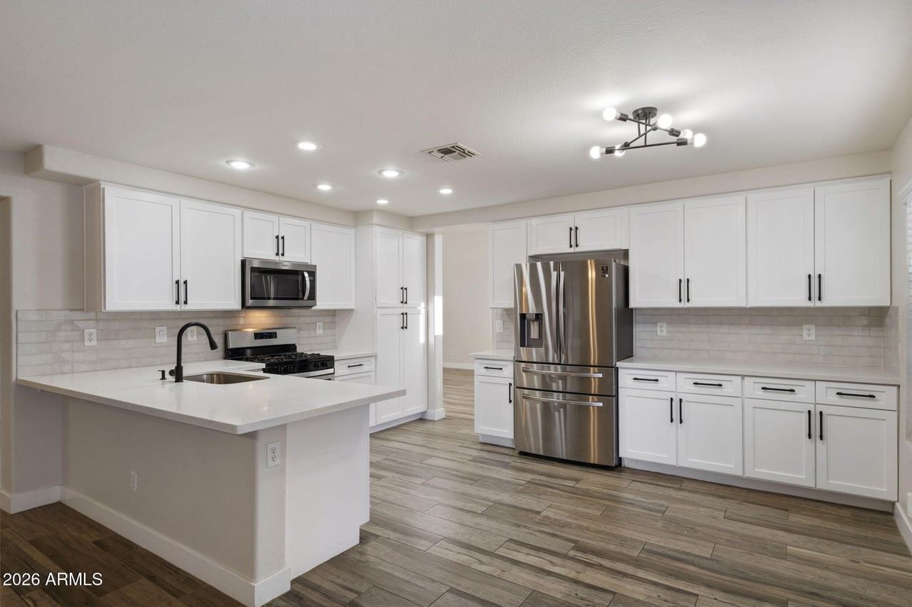 1883 W Falcon Dr - Photo 7 of 30