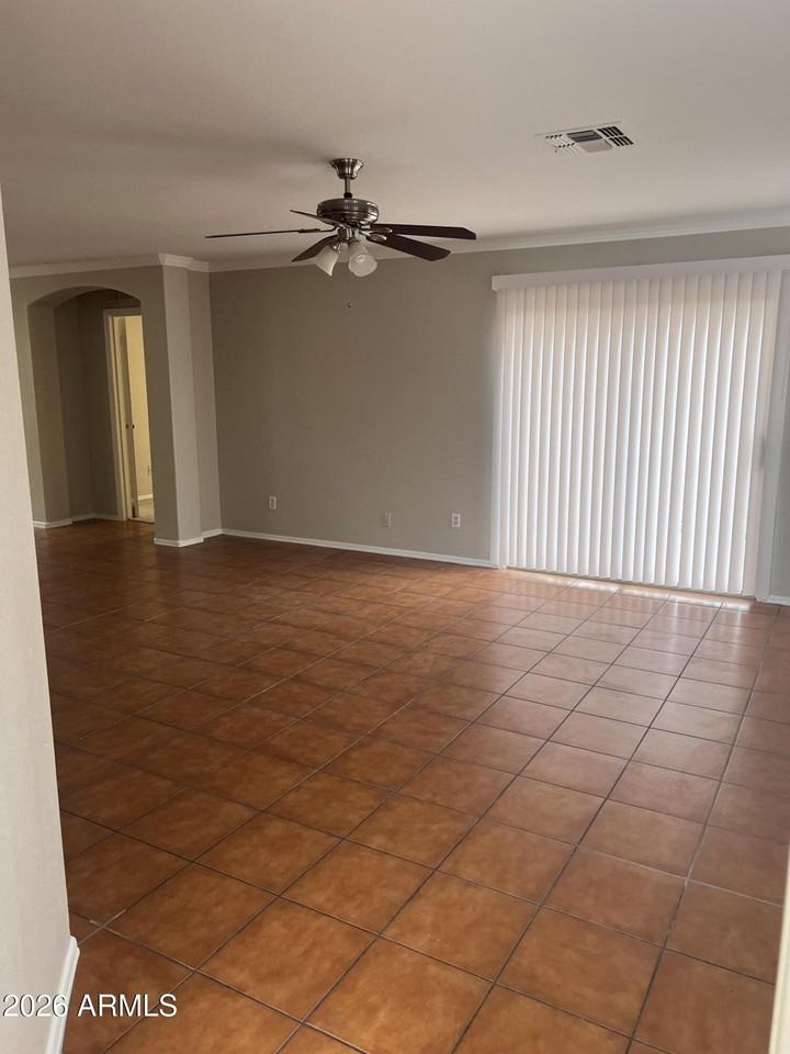 8133 W Magnolia St - Photo 4 of 8