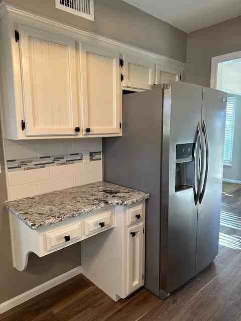 305 Se 2nd St #1 - Photo 4 of 25