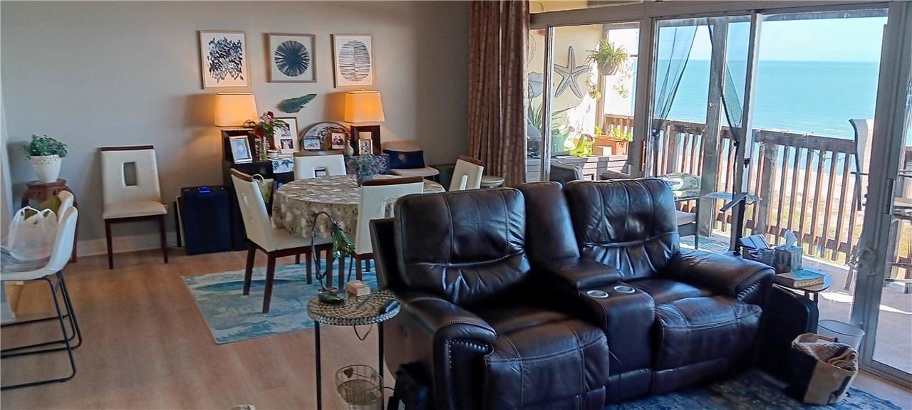 4242 Gulfbreeze Blvd Apt 405 #405 - Photo 4 of 20