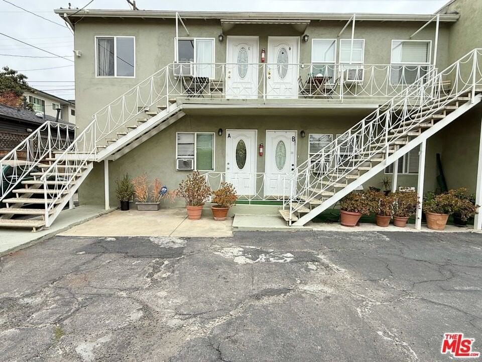 630 Westbourne Dr Apt B #B - Photo 2 of 15