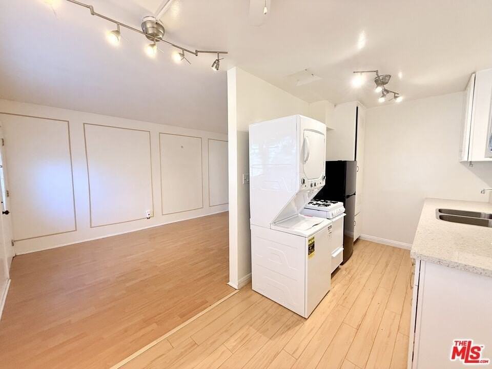 630 Westbourne Dr Apt B #B - Photo 7 of 15