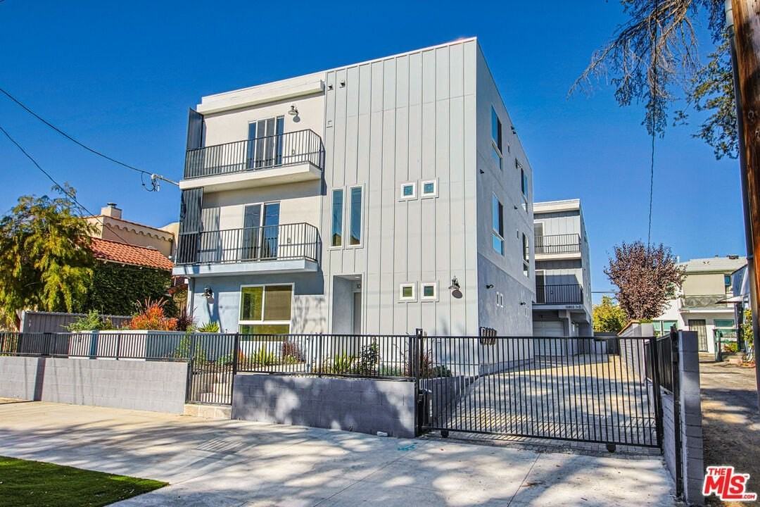 10801 Kling St - Photo 2 of 25