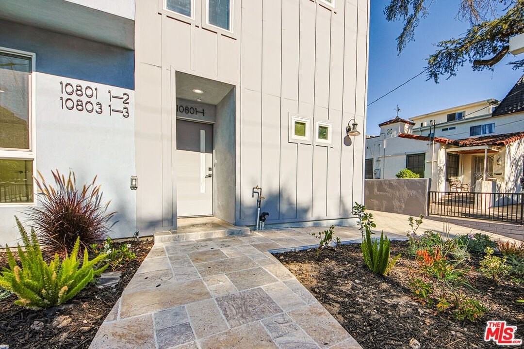 10801 Kling St - Photo 3 of 25