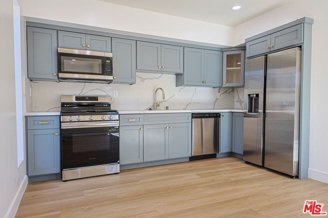 10801 Kling St - Photo 6 of 25