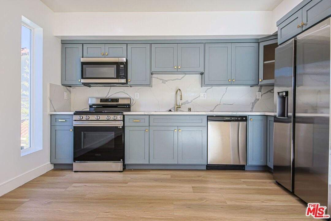 10801 Kling St - Photo 7 of 25