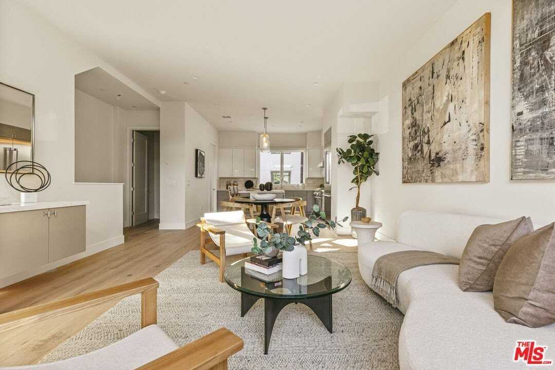 3230 S Barrington Ave - Photo 4 of 18