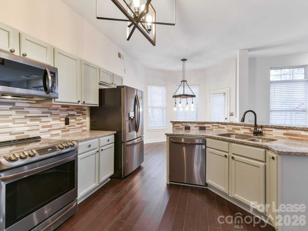 6820 Charter Hills Rd - Photo 3 of 44