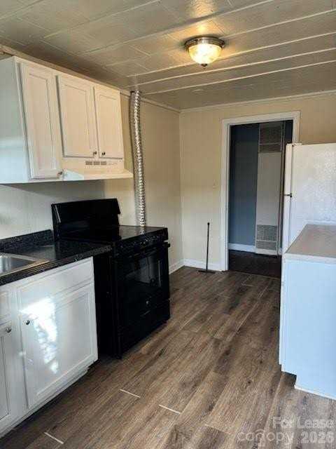 1345 Standish St Apt B #B - Photo 2 of 13