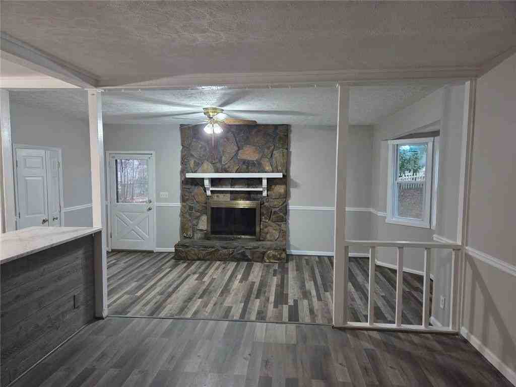 1411 Sycamore Dr Nw - Photo 3 of 14