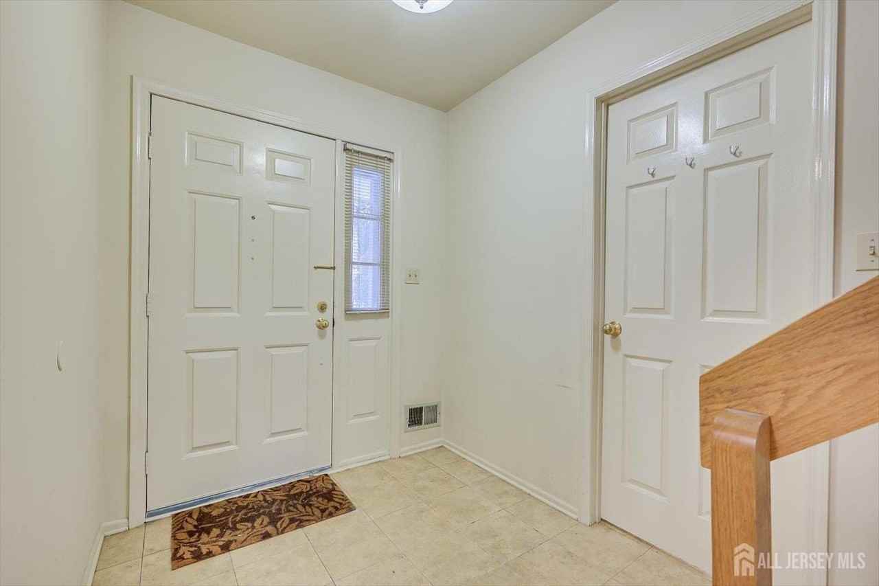 112 Appletree Ct - Photo 2 of 26