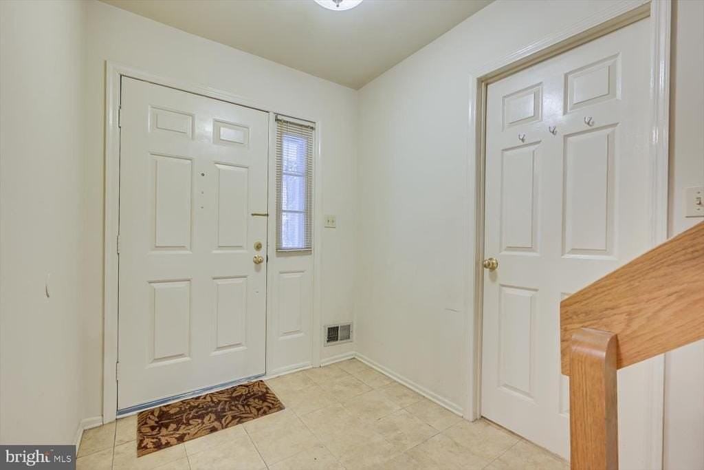 112 APPLETREE COURT COURT - Photo 4 of 36