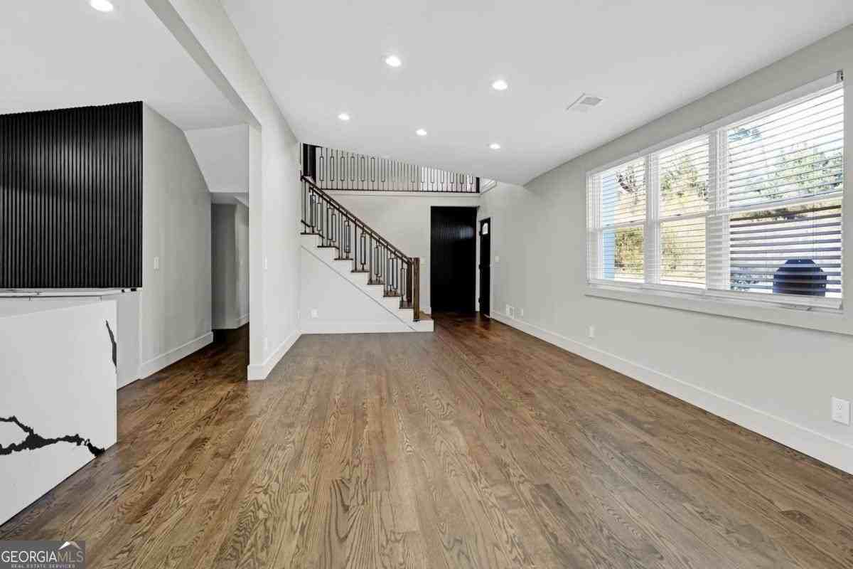 1887 Shalimar Dr Ne - Photo 3 of 24