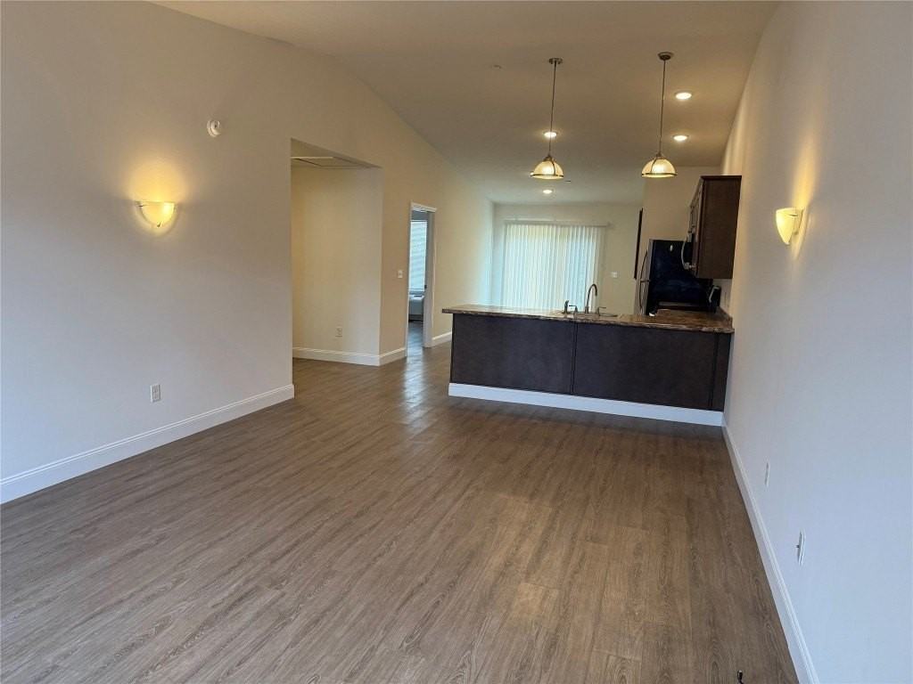 5187 Westgate Dr Apt 15 #15 - Photo 3 of 11