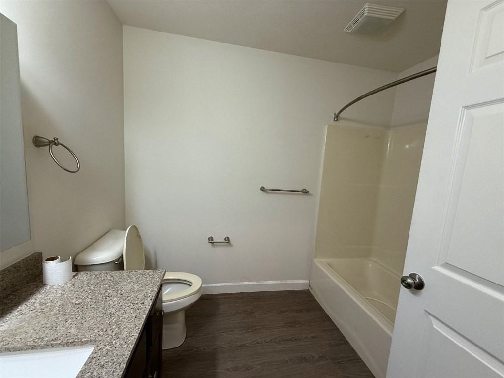 5187 Westgate Dr Apt 15 #15 - Photo 6 of 11