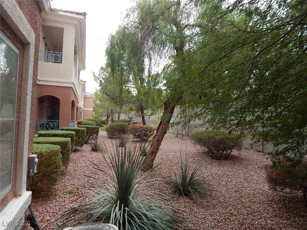 353 Amber Pine St #107 - Photo 2 of 23