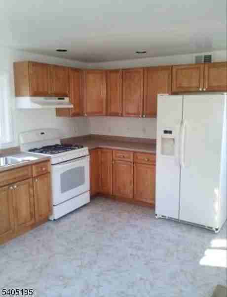 17 De Groot Pl - Photo 2 of 8