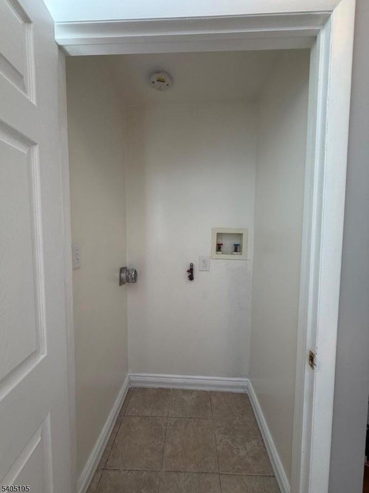 17 De Groot Pl - Photo 5 of 8