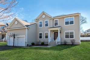 featured image of 706 Skyline Dr