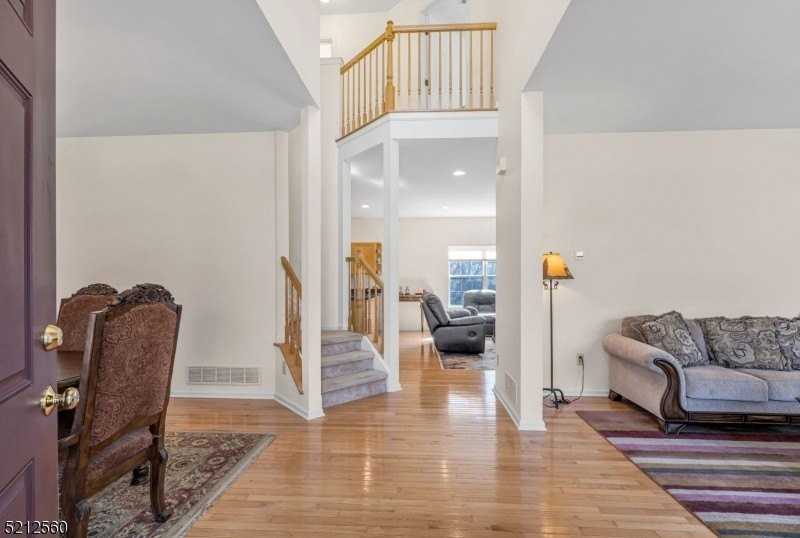 706 Skyline Dr - Photo 2 of 40