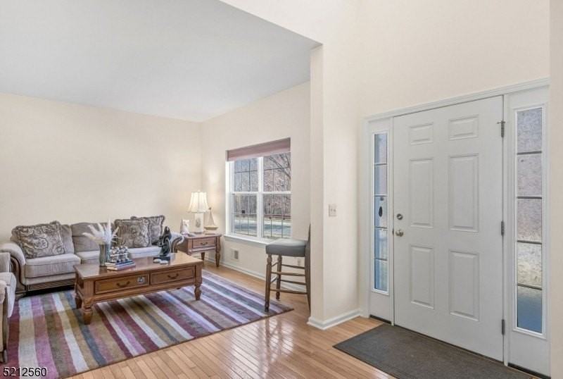 706 Skyline Dr - Photo 3 of 40