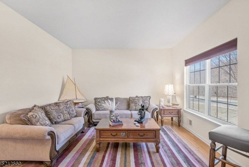 706 Skyline Dr - Photo 4 of 40