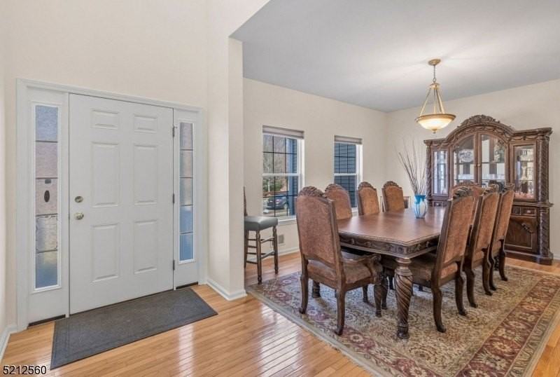 706 Skyline Dr - Photo 5 of 40