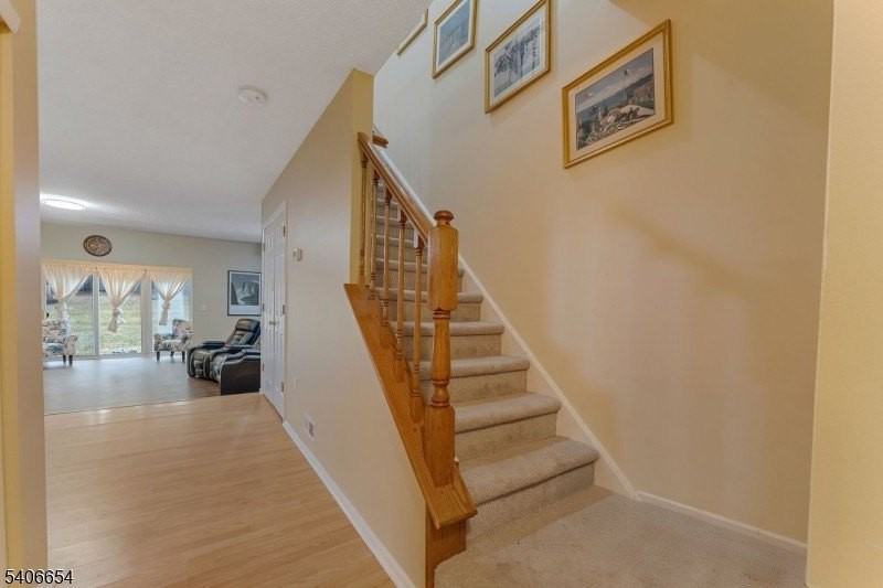 403 Red Crest Ln - Photo 4 of 32