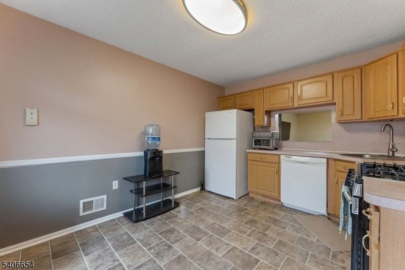 403 Red Crest Ln - Photo 5 of 32