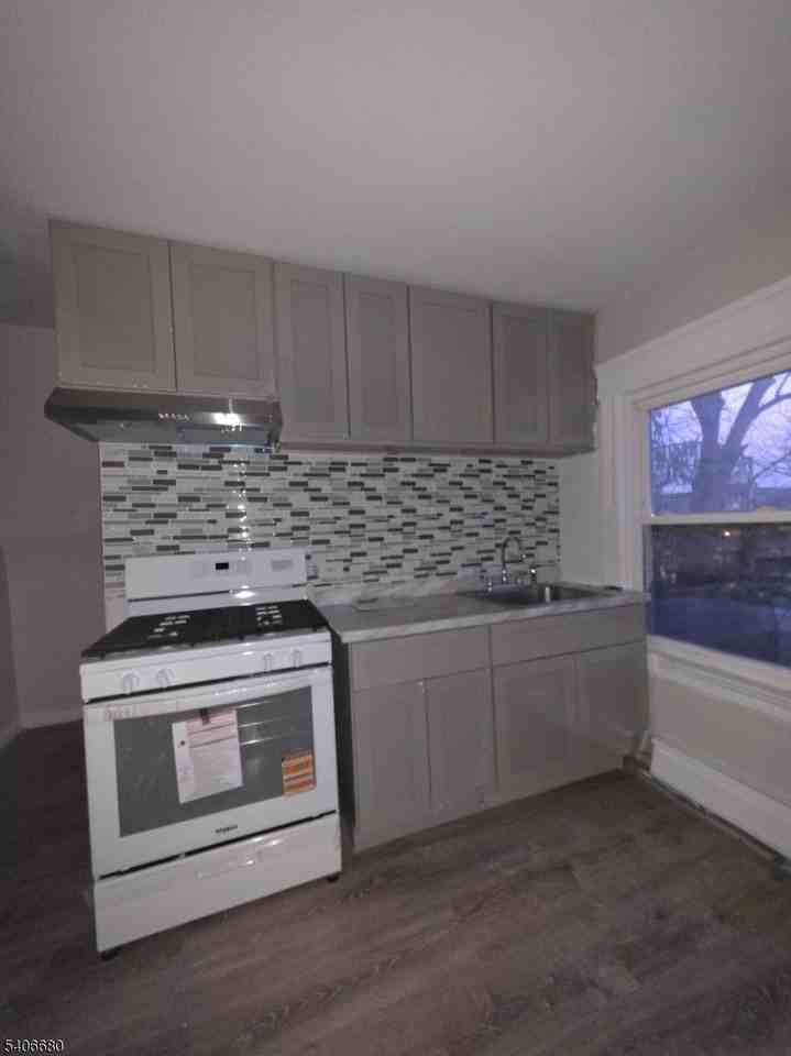 62 Hillyer St #3 - Photo 2 of 11