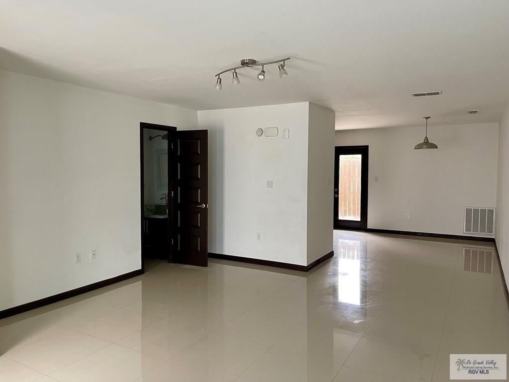 2550 Weslaco Rd #L4 - Photo 3 of 13