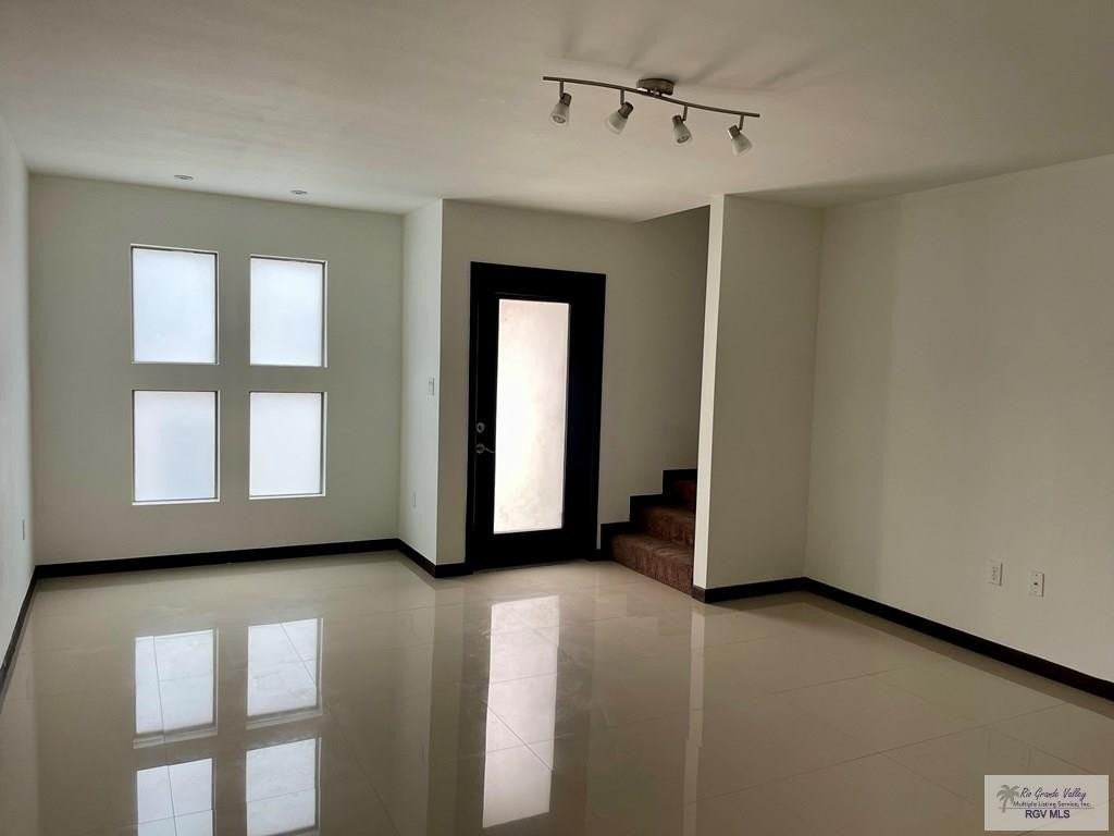 2550 Weslaco Rd #L4 - Photo 6 of 13