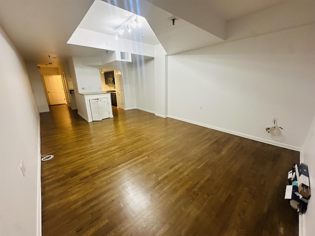 227 Christopher Columbus Dr #129B - Photo 4 of 19