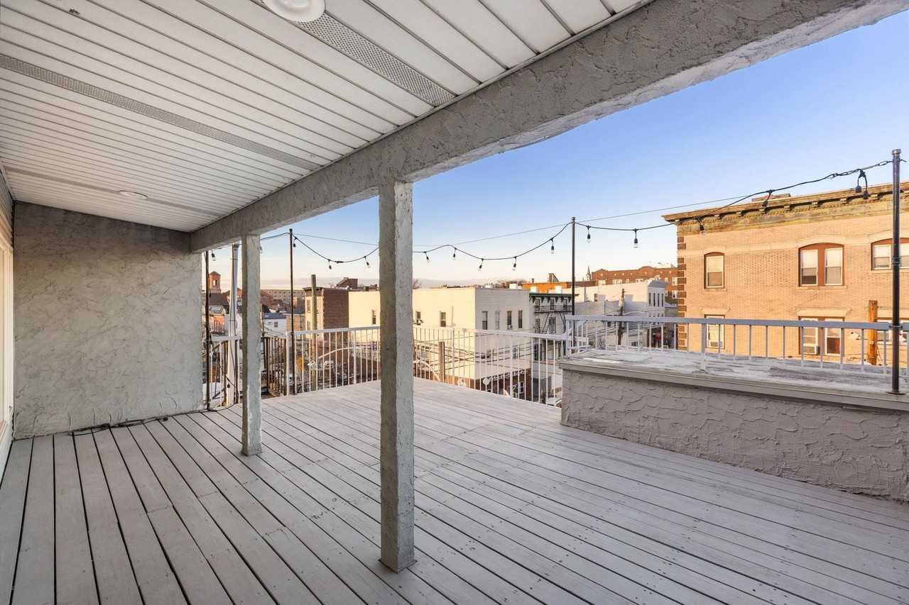 431 7th St #2B - Photo 2 of 16