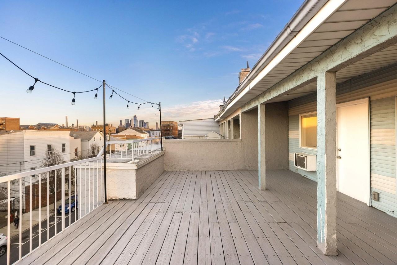 431 7th St #2B - Photo 3 of 16