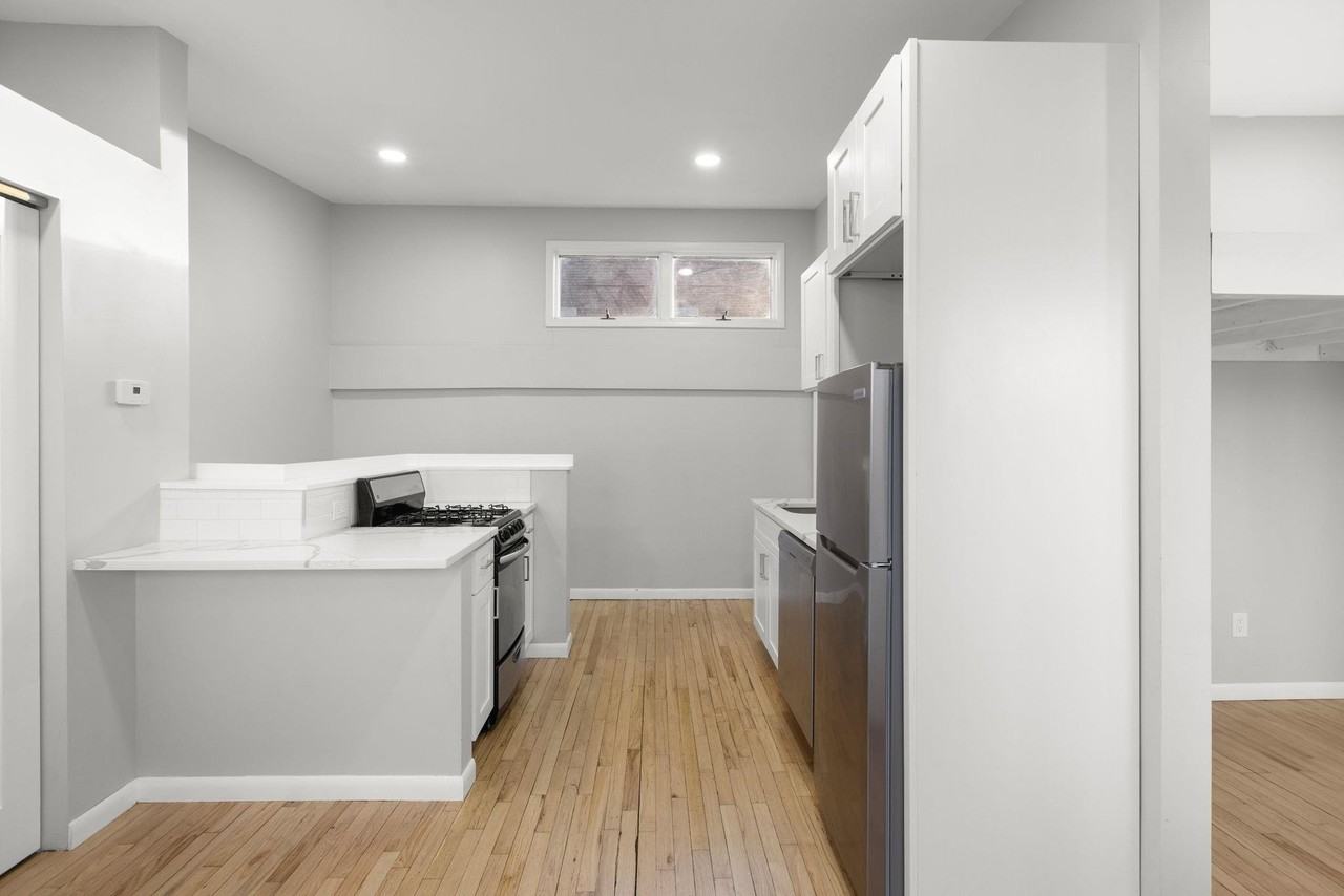 431 7th St #2B - Photo 5 of 16