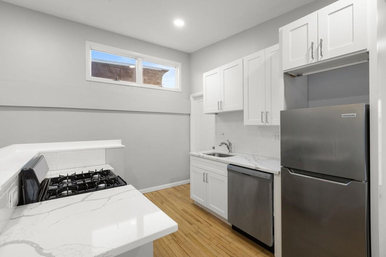 431 7th St #2B - Photo 7 of 16