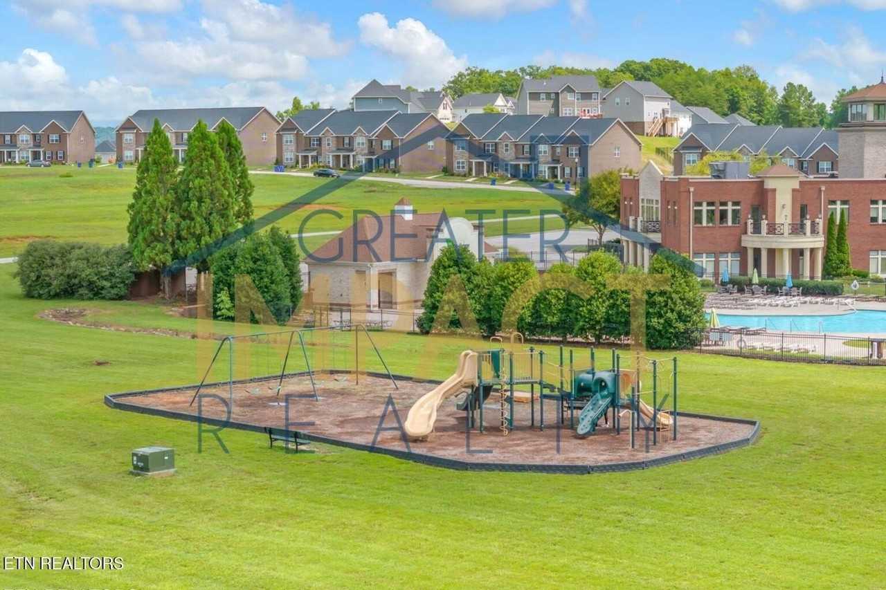 129 Hackberry St - Photo 4 of 31