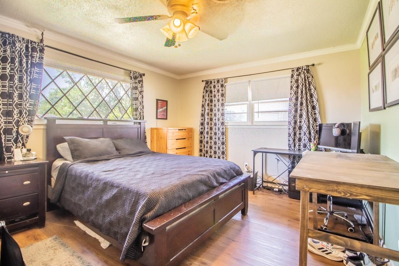 5219 9th St - Photo 5 of 23