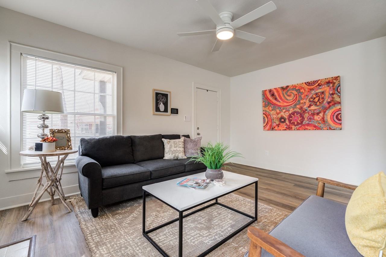 1721 23rd St - Photo 5 of 29