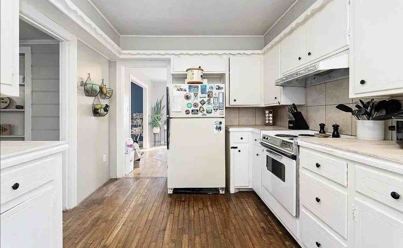 2402 29th Street unit: Front - Photo 5 of 9