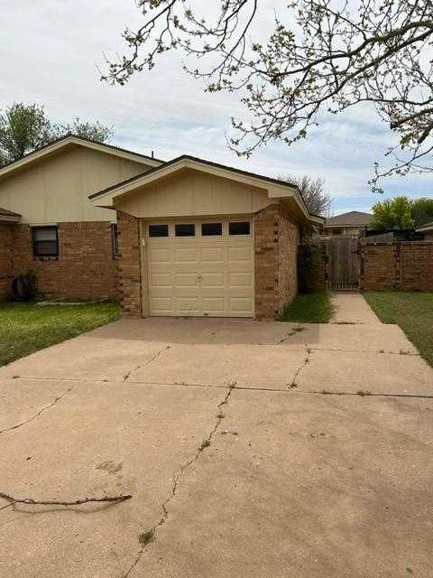 6111 38th St Apt B #B - Photo 2 of 9