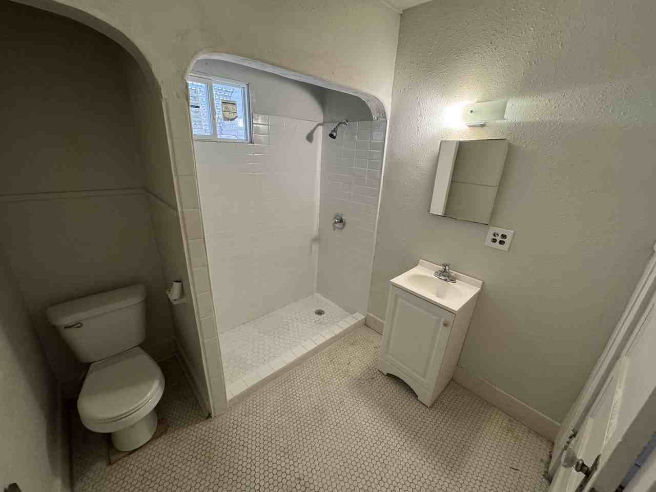 1903 16th St Apt A #A - Photo 4 of 7