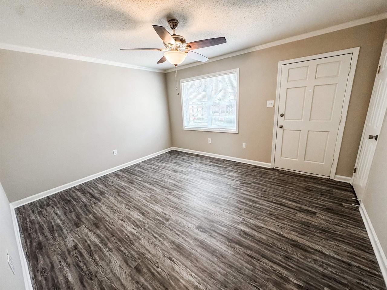 964 Greencliff Rd - Photo 2 of 7