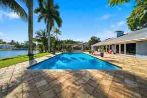 featured image of 960 Bayberry Point Dr