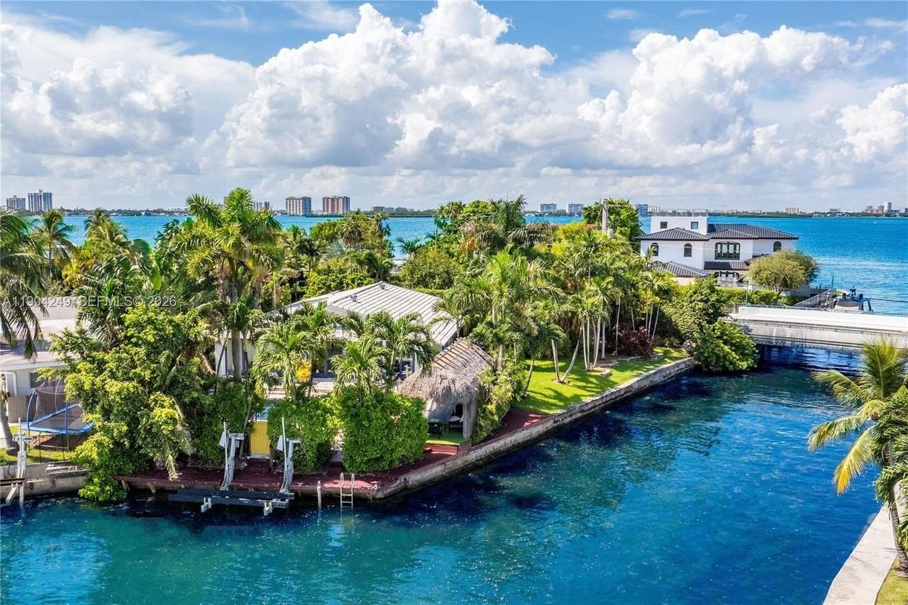 7975 Biscayne Point Cir - Photo 2 of 50