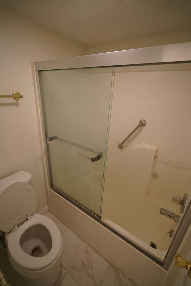 2501 Crestline Ct - Photo 6 of 8