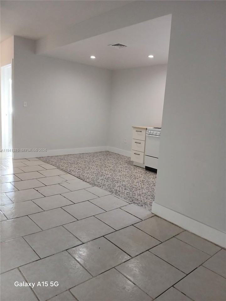 1700 Nw 22nd Ct #1 - Photo 6 of 10