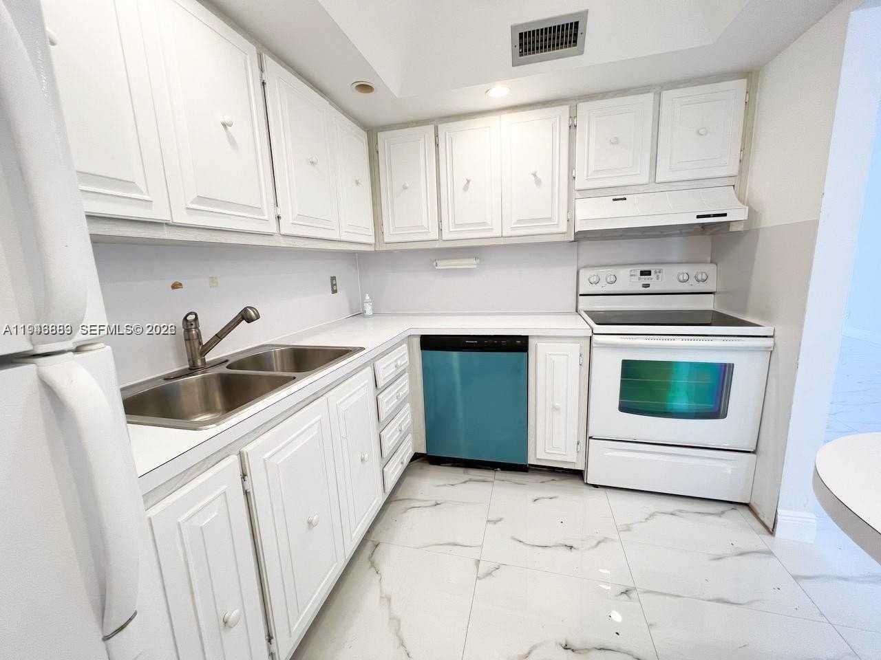 6395 Bay Club Dr #4 - Photo 7 of 19